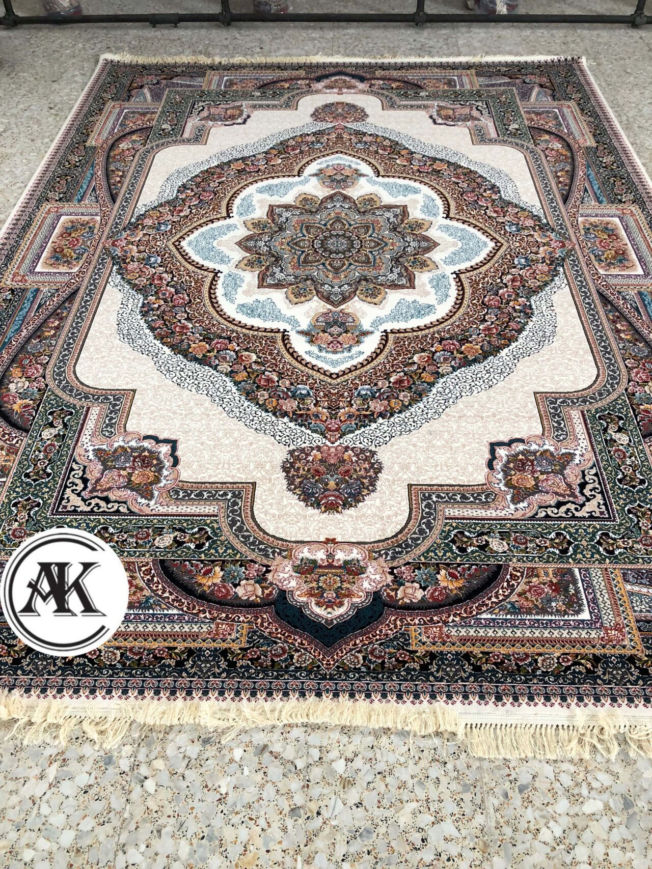 فرش 700 شانه باغ معلق کرم