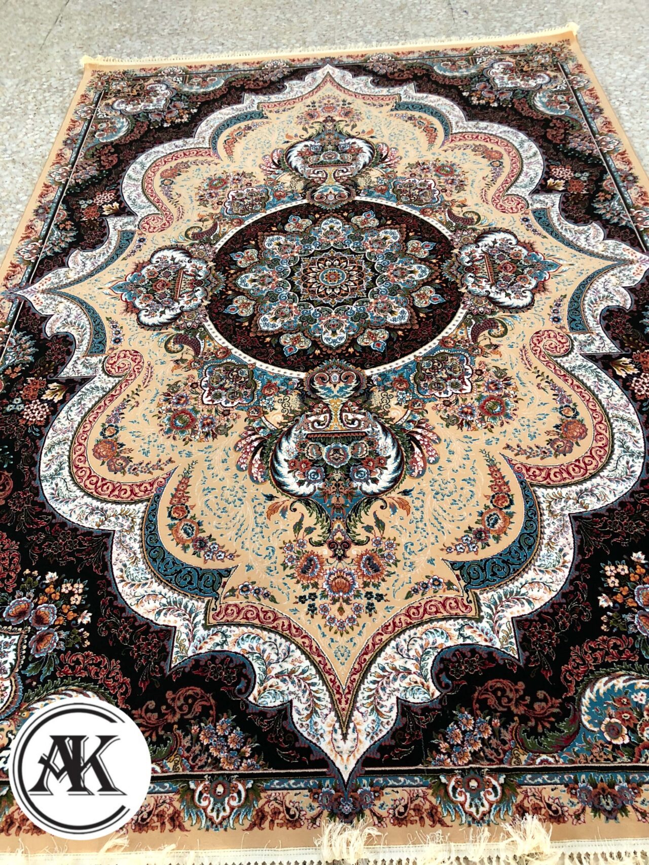 فرش 700 شانه شهیاد بادامی