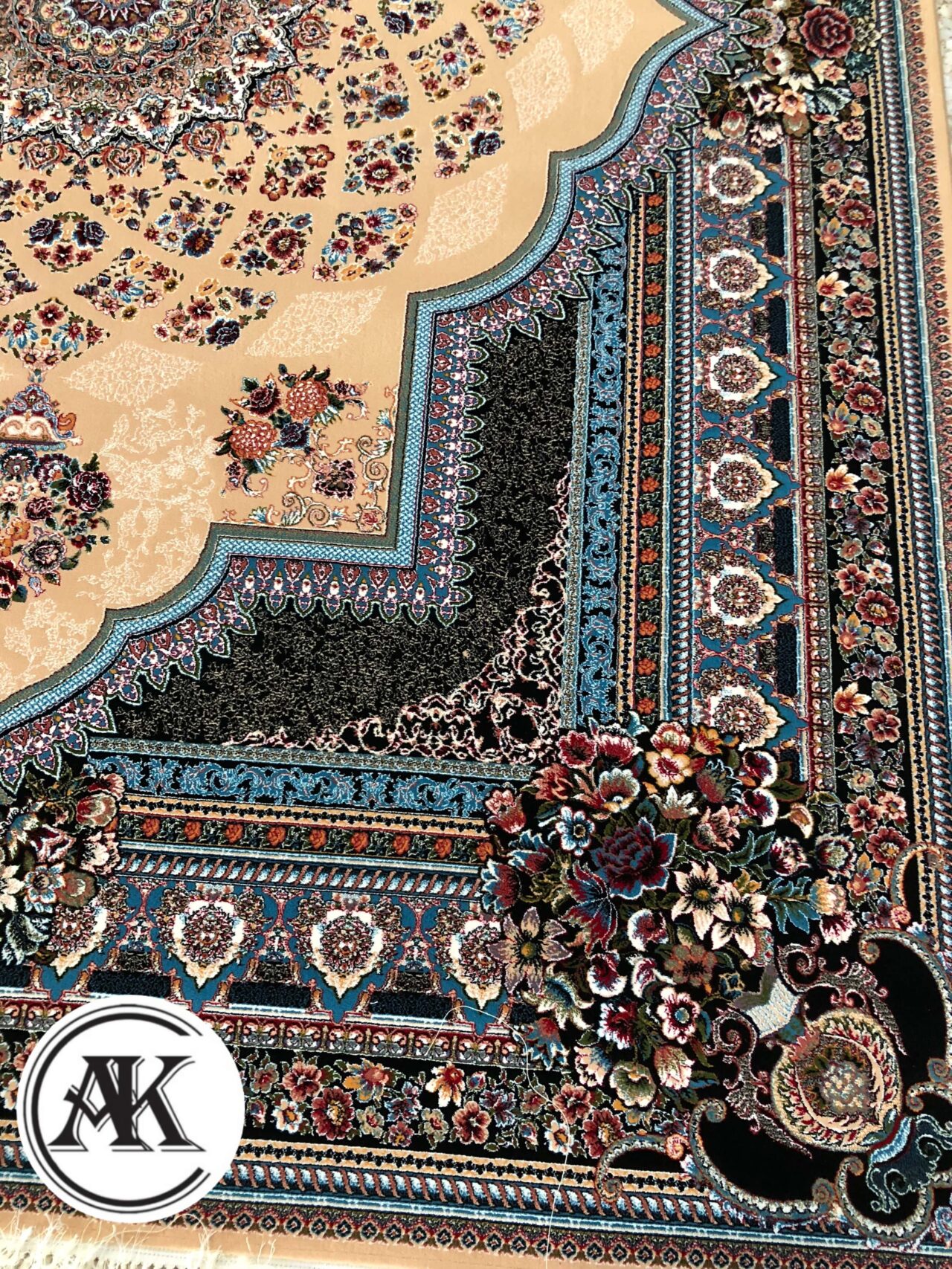 فرش 700 شانه لوکس بادامی