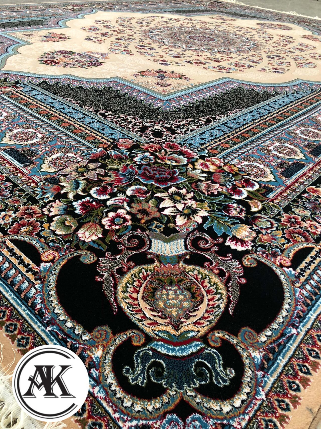 فرش 700 شانه لوکس بادامی