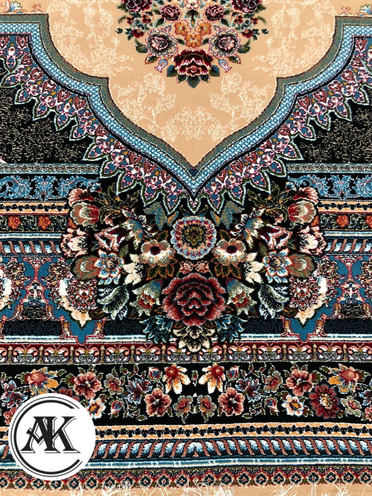 فرش 700 شانه لوکس بادامی