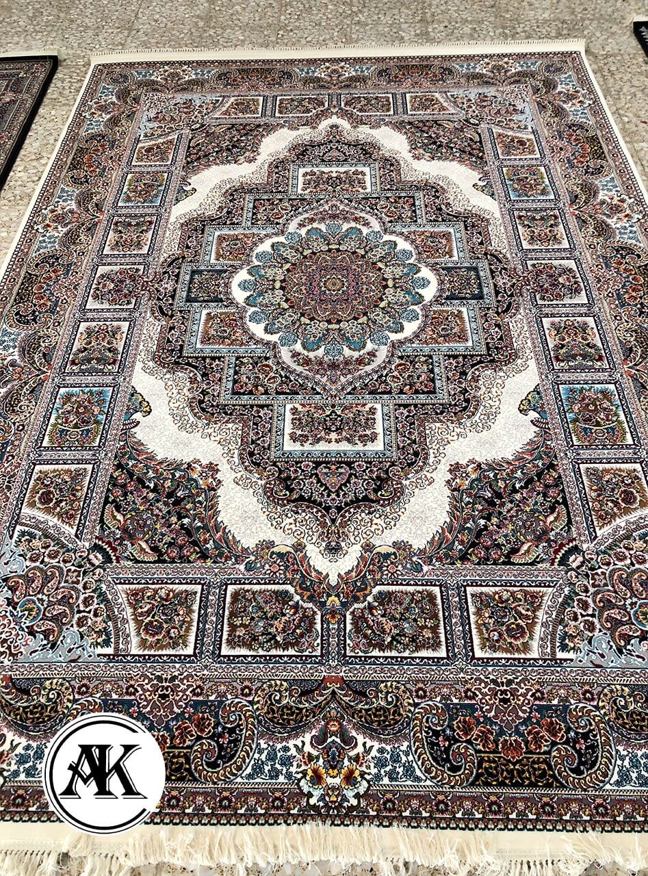فرش 700 شانه حوض نقره کرم