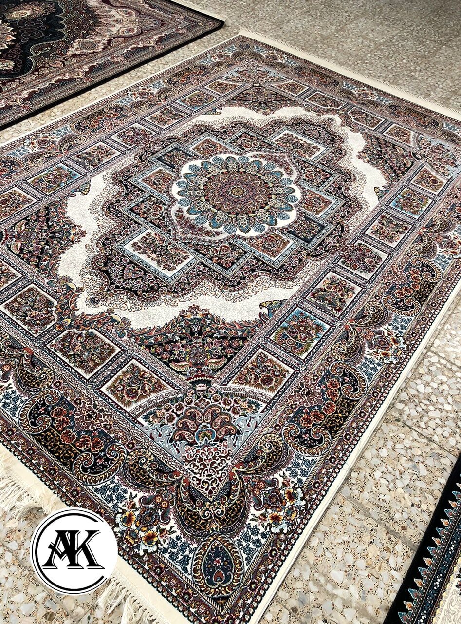 فرش 700 شانه حوض نقره کرم