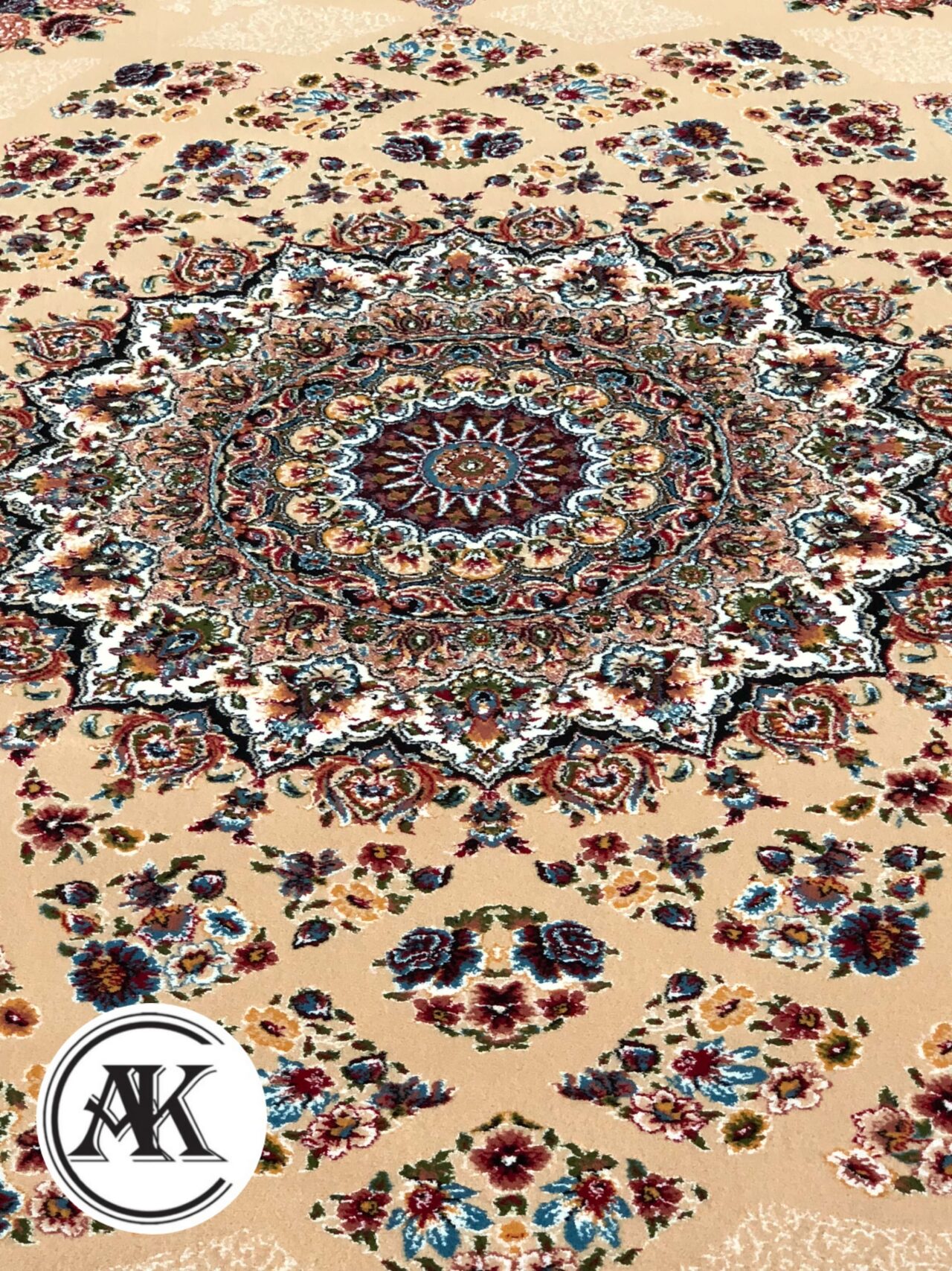 فرش 700 شانه لوکس بادامی