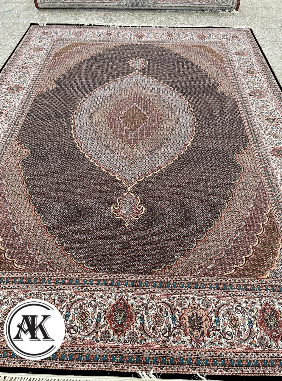 فرش 700 شانه ماهی اصیل سرمه_ای حاشیه کرم 1