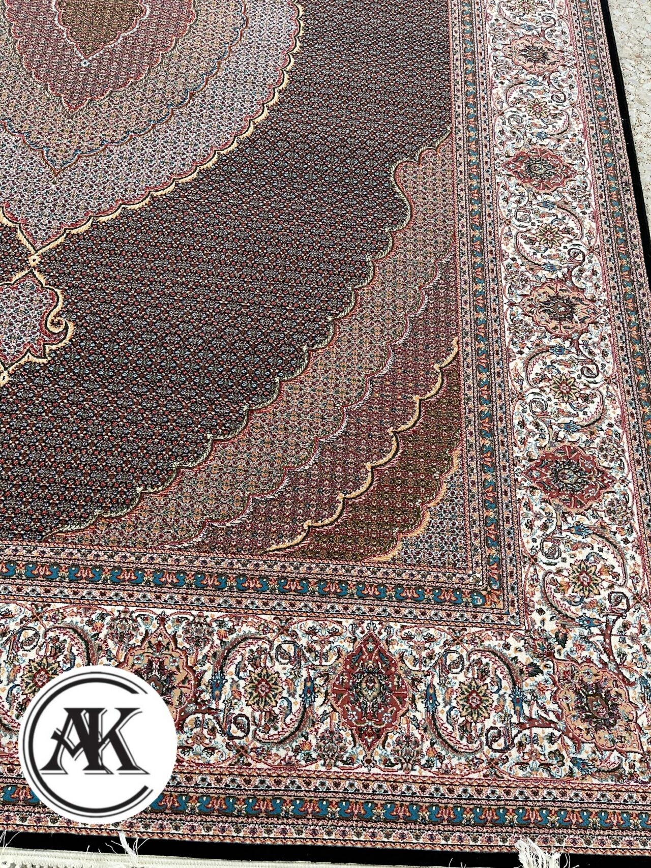 فرش 700 شانه ماهی اصیل سرمه_ای حاشیه کرم 2