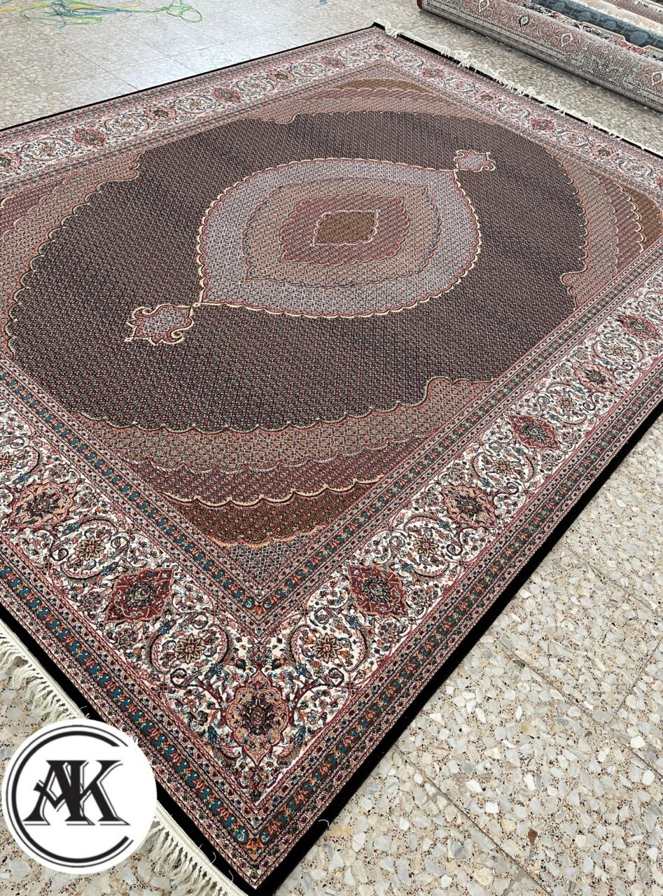 فرش 700 شانه ماهی اصیل سرمه_ای حاشیه کرم