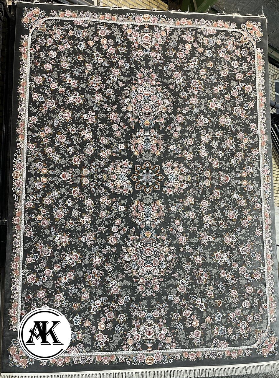 فرش-700-شانه-سلنا-زغالی-گل_برجسته