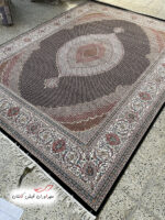 فرش 700 شانه ماهی اصیل سرمه‌ای حاشیه کرم با نخ اکریلیک (1)