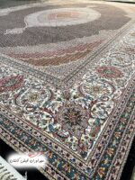 فرش 700 شانه ماهی اصیل سرمه‌ای حاشیه کرم با نخ اکریلیک (2)