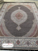 فرش 700 شانه ماهی اصیل سرمه‌ای حاشیه کرم با نخ اکریلیک (3)