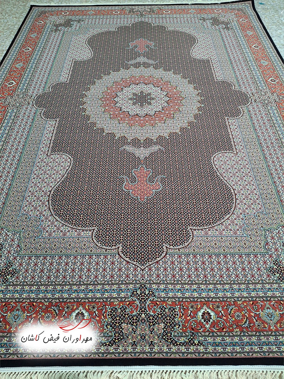 فرش 700 شانه شاه ماهی سرمه‌ای با نخ اکریلیک (3)